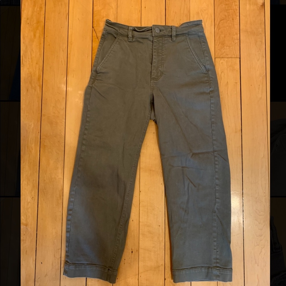 Everlane Wide-Leg Crop Chino Pant in Surplus